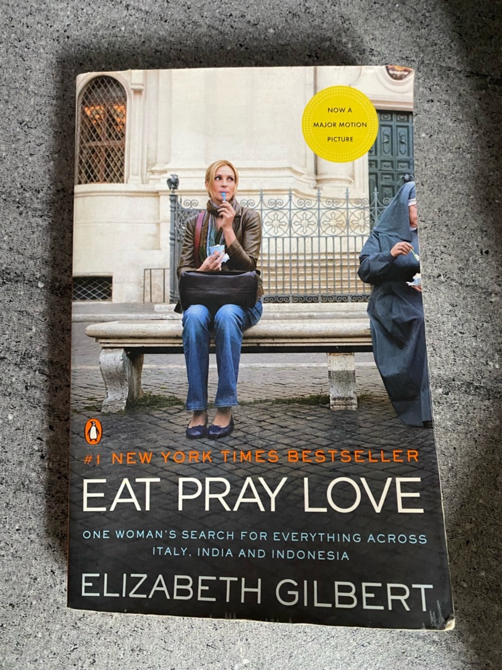 Eat Pray Love - Elizabeth Gilbert Best Seller paperback Julia Roberts cover